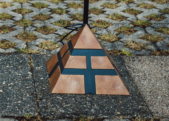 Pyramid Stand - Image 2